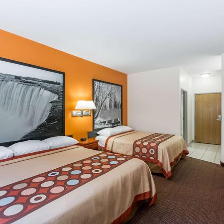 Super 8 By Wyndham Salina Hotel Ngoại thất bức ảnh