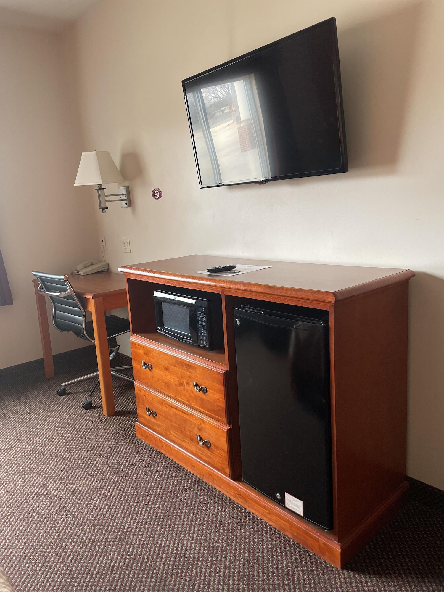Super 8 By Wyndham Salina Hotel Ngoại thất bức ảnh