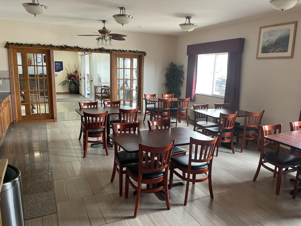 Super 8 By Wyndham Salina Hotel Ngoại thất bức ảnh