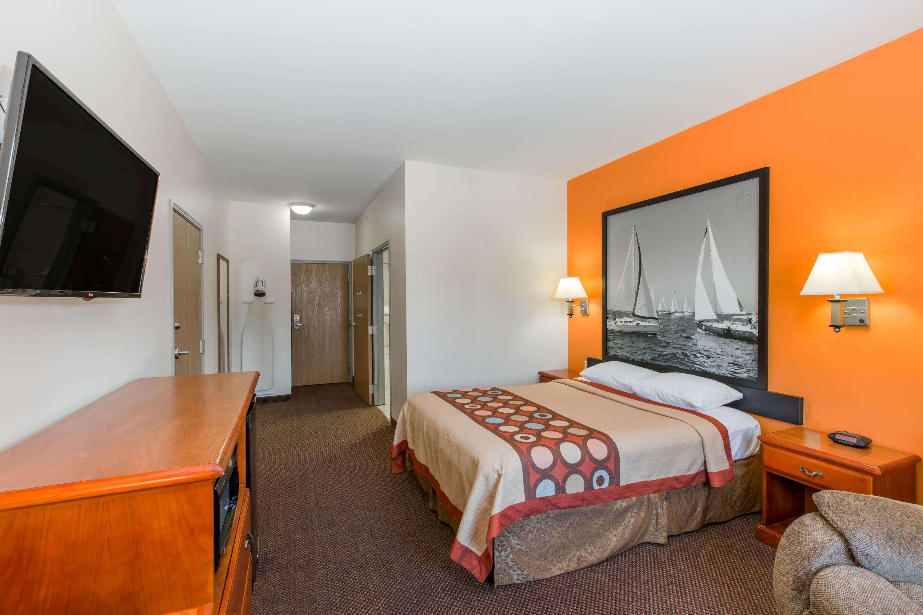 Super 8 By Wyndham Salina Hotel Ngoại thất bức ảnh