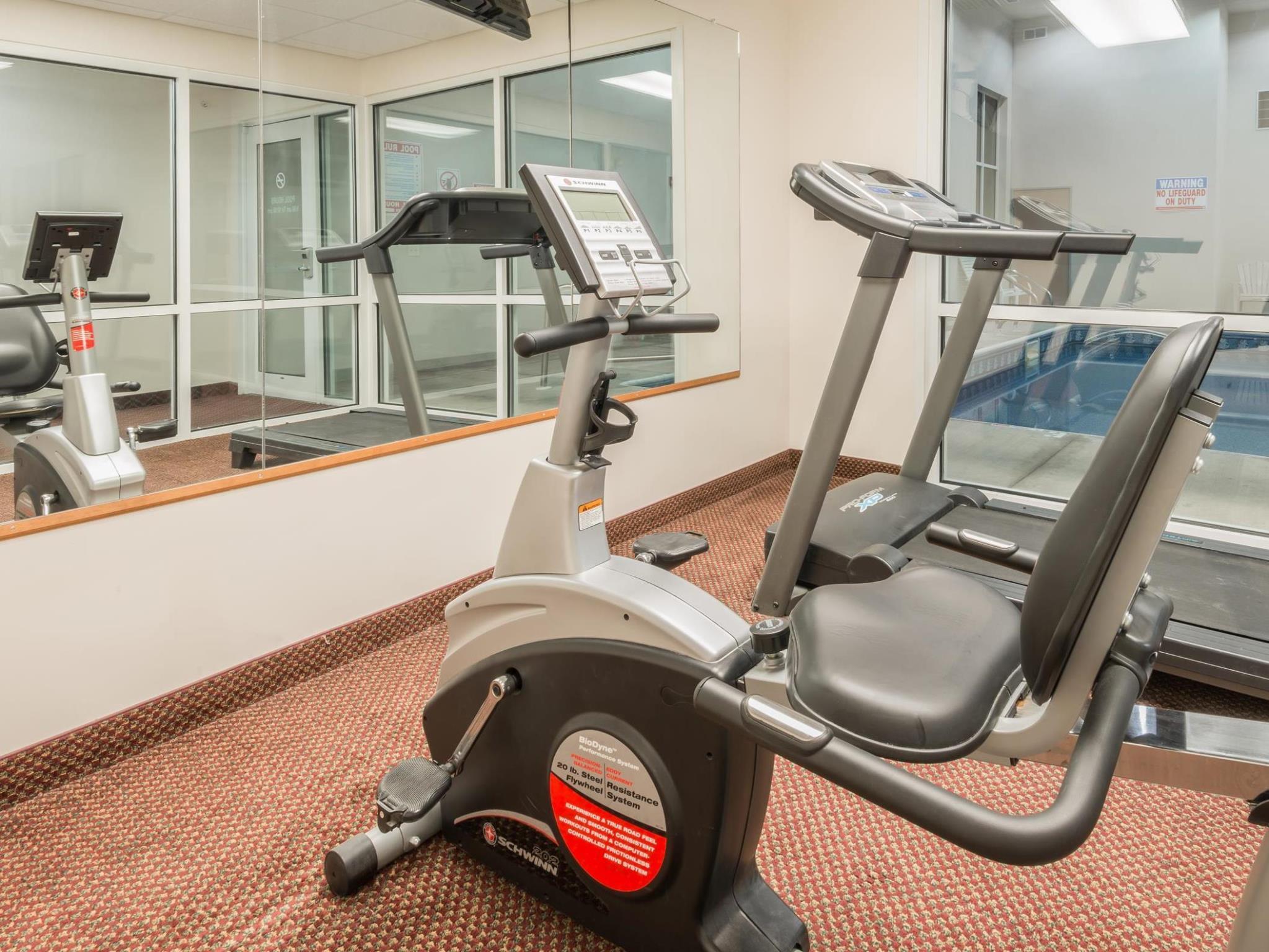 Super 8 By Wyndham Salina Hotel Ngoại thất bức ảnh