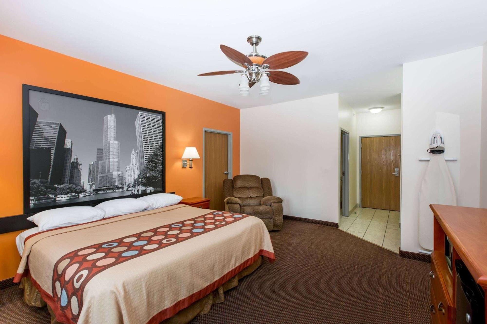 Super 8 By Wyndham Salina Hotel Ngoại thất bức ảnh