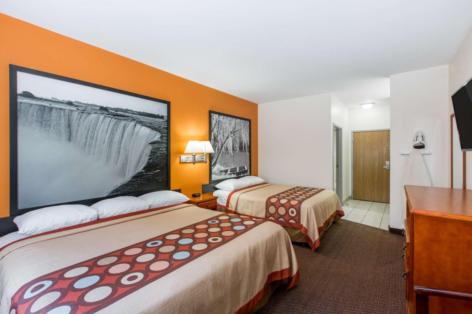 Super 8 By Wyndham Salina Hotel Ngoại thất bức ảnh