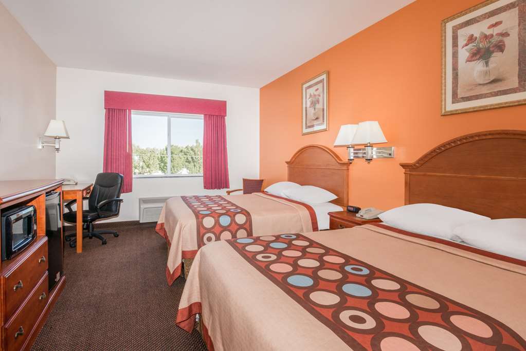 Super 8 By Wyndham Salina Hotel Phòng bức ảnh